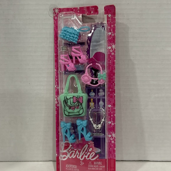 Vintage 2 Pack - Barbie Shoes, Purses, Tiaras And More.. - Picture 3 of 6